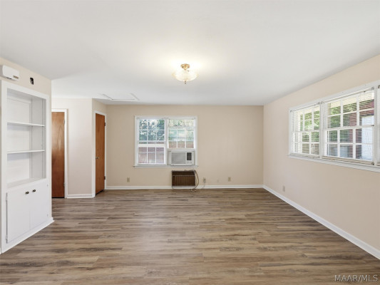 305 STERLING Drive