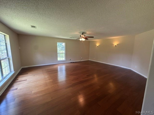 2622 Highway 82 . W