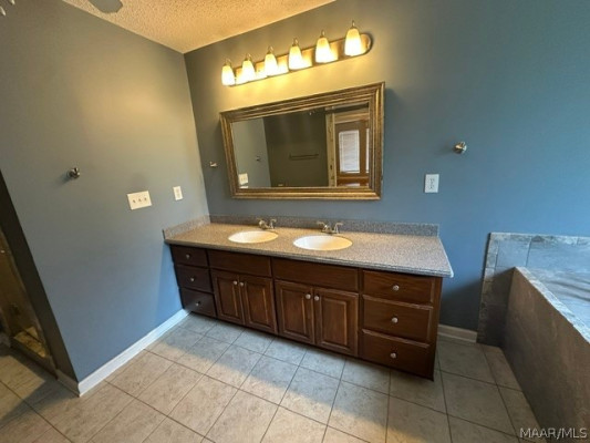 2622 Highway 82 . W