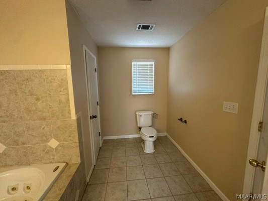 2622 Highway 82 . W