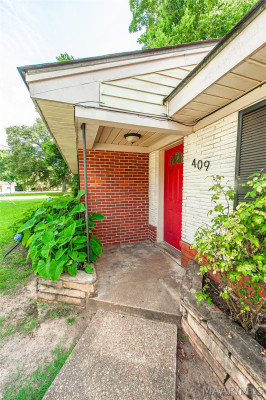 409 Honeysuckle Court