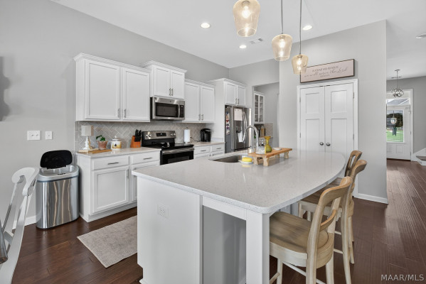 9302 CRESCENT LODGE Circle