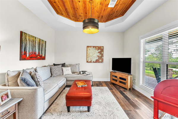 1328 Cherokee Trail
