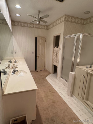 6101 Bell Road Manor
