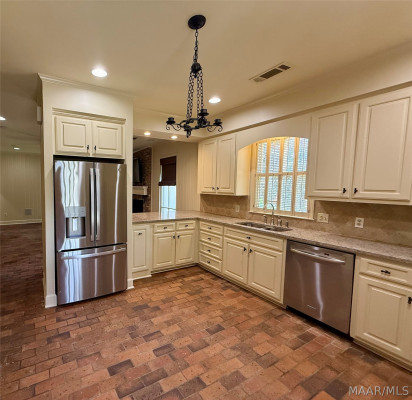 33 Creek Court