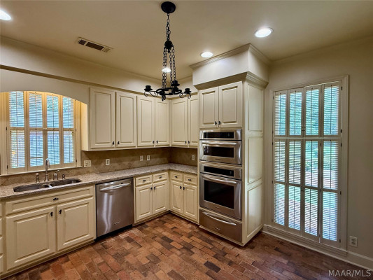 33 Creek Court