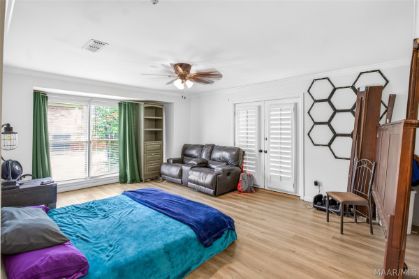 6555 Eastwood Glen Drive