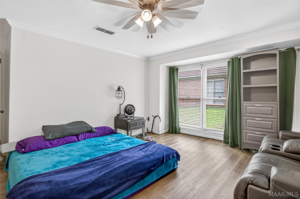 6555 Eastwood Glen Drive