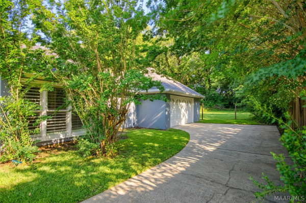 6555 Eastwood Glen Drive