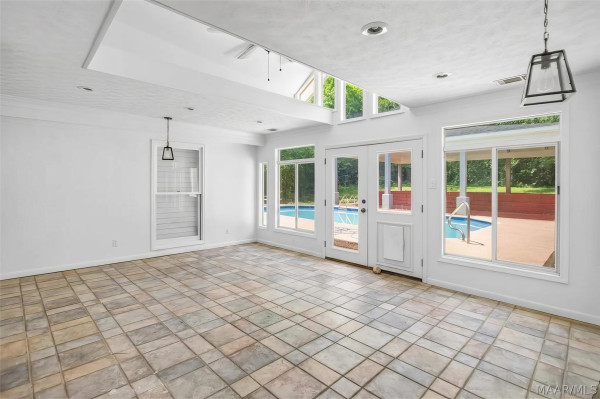 6555 Eastwood Glen Drive