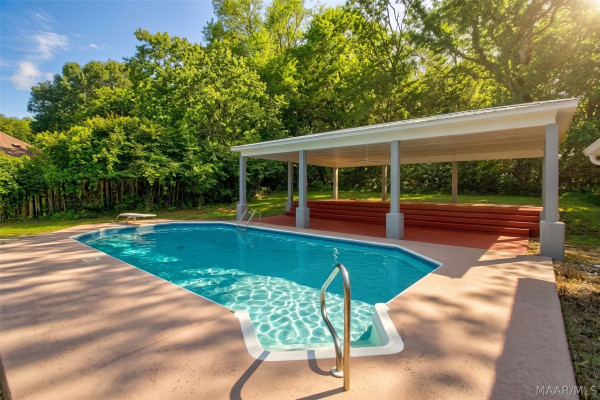 6555 Eastwood Glen Drive