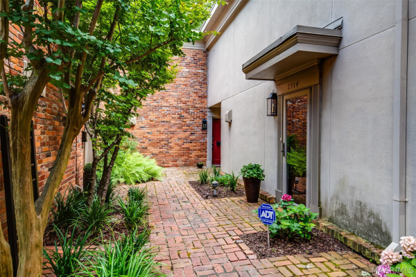 2914 Canterbury Drive