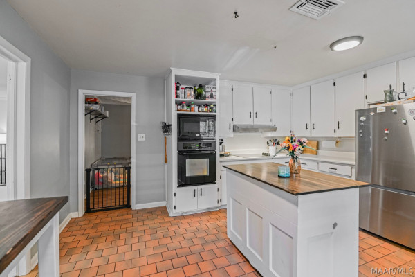 3607 Royal Crest Drive