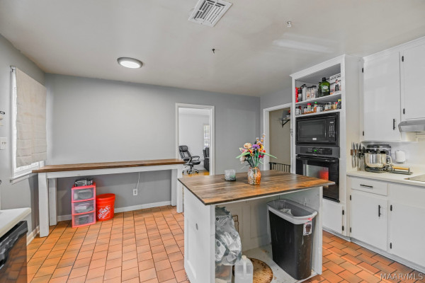 3607 Royal Crest Drive