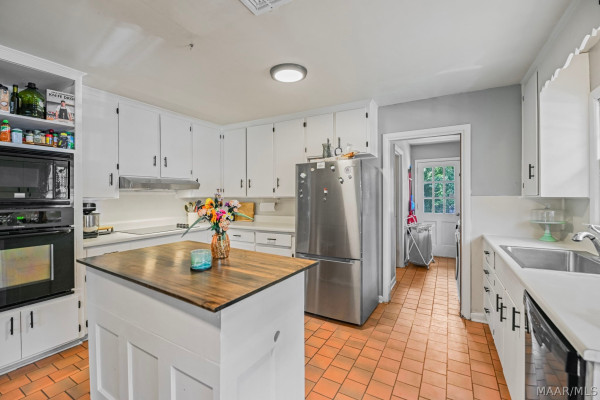 3607 Royal Crest Drive