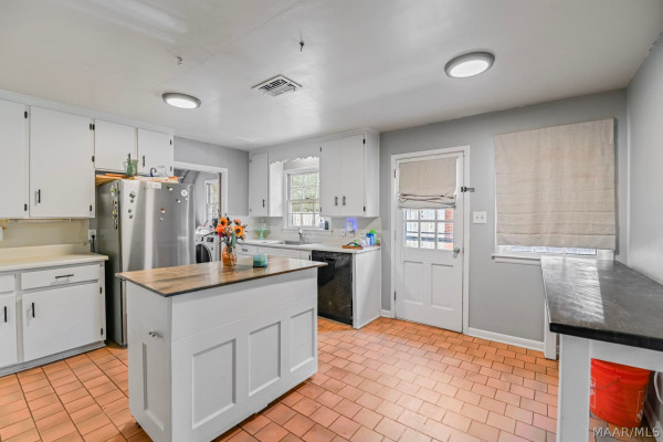 3607 Royal Crest Drive
