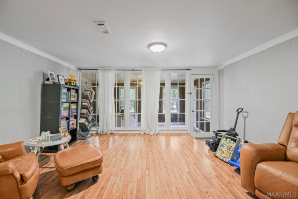 3607 Royal Crest Drive