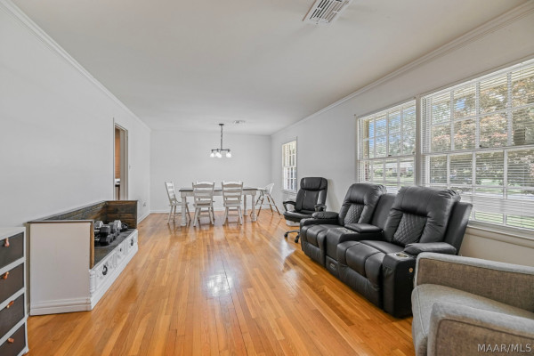 3607 Royal Crest Drive