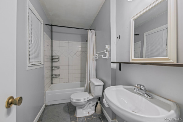 3607 Royal Crest Drive