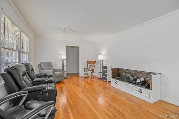 3607 Royal Crest Drive