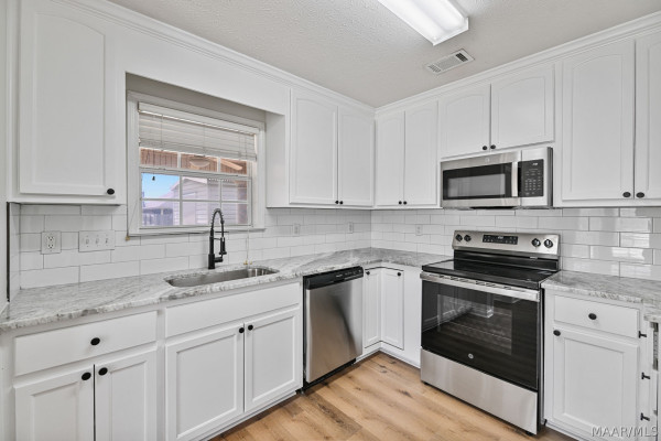 1332 Centerfield Court