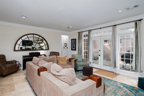 6613 Luxembourg Circle