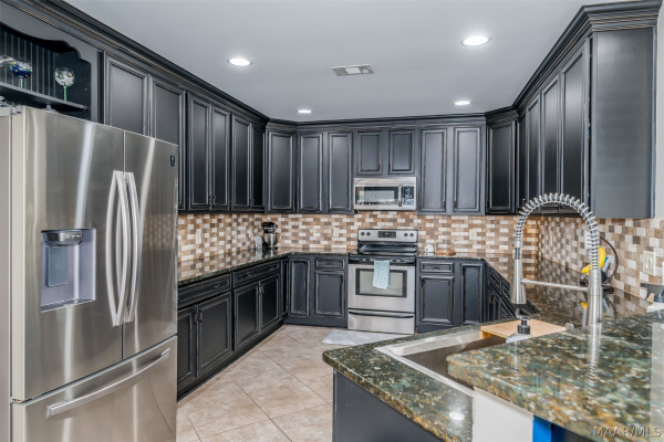 102 CANTERA Way