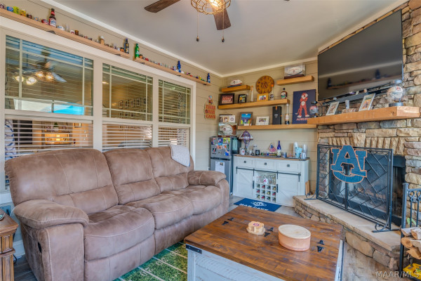 102 CANTERA Way