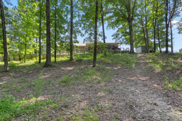 105 Lakeview Court