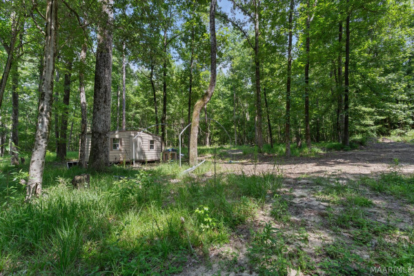 105 Lakeview Court