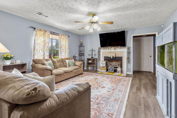 105 Lakeview Court