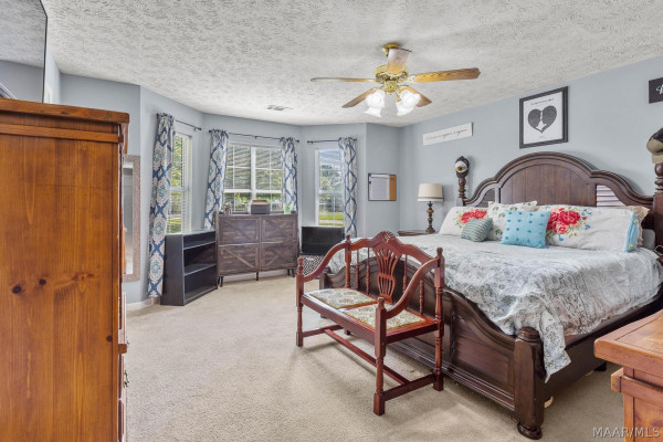 105 Lakeview Court