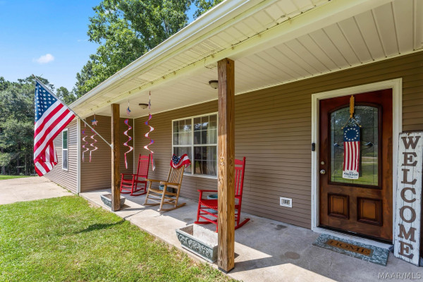 105 Lakeview Court