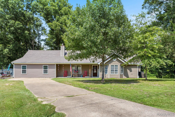 105 Lakeview Court