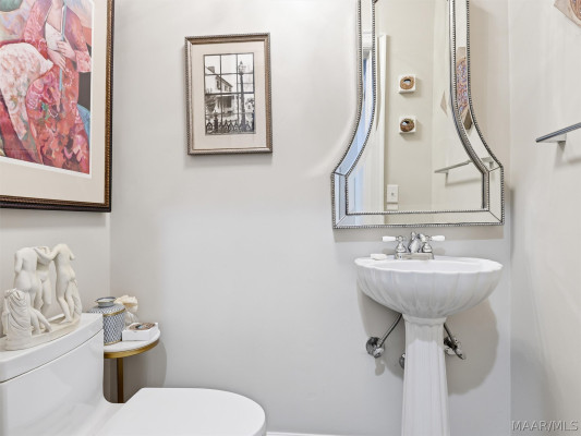 820 E Fairview Avenue