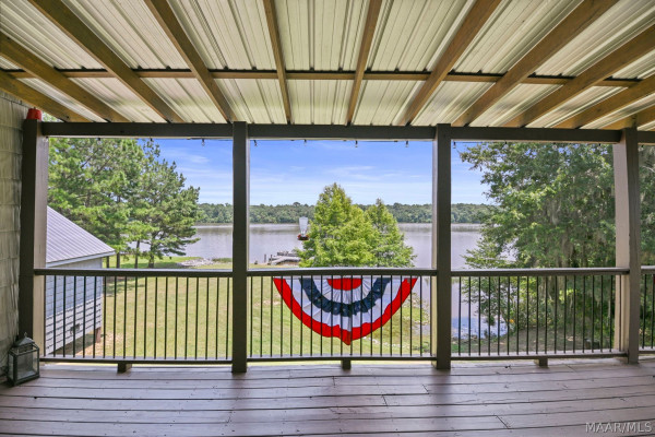 722 Lakeshore Drive
