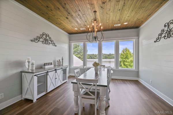 722 Lakeshore Drive