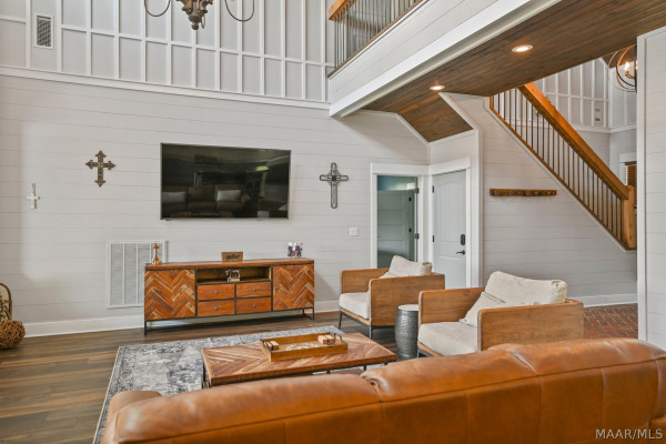 722 Lakeshore Drive