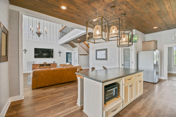 722 Lakeshore Drive