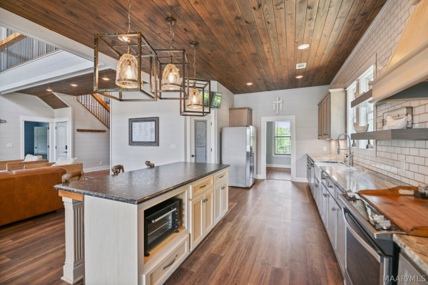 722 Lakeshore Drive
