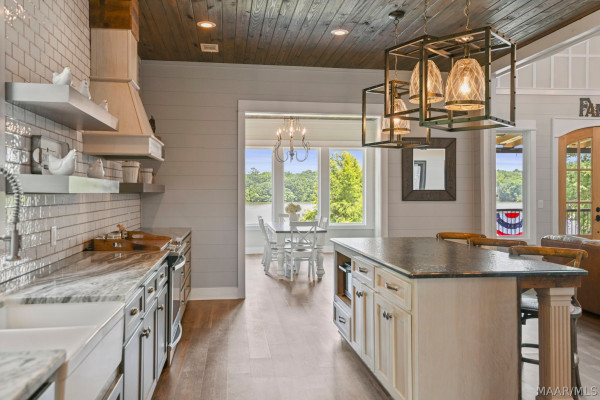 722 Lakeshore Drive