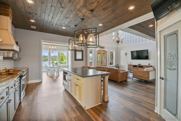 722 Lakeshore Drive