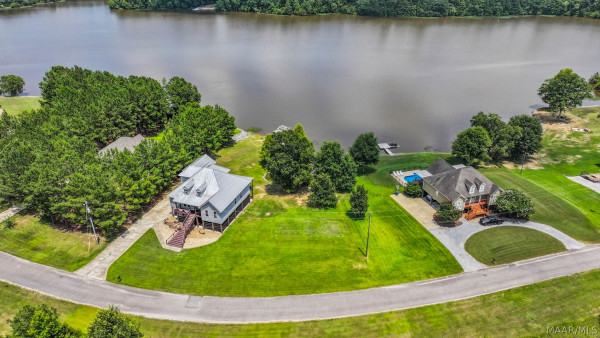 722 Lakeshore Drive