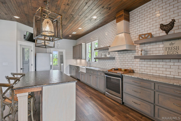 722 Lakeshore Drive