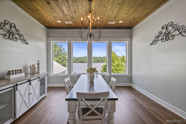 722 Lakeshore Drive