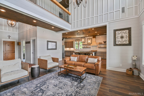 722 Lakeshore Drive