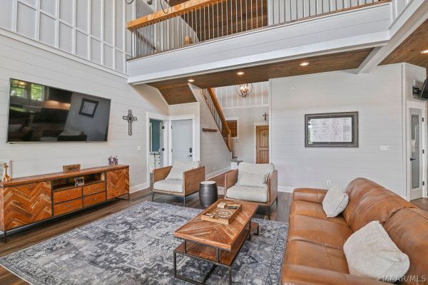 722 Lakeshore Drive