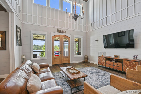 722 Lakeshore Drive