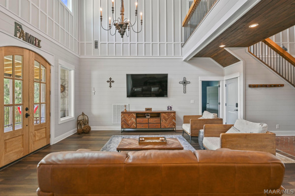 722 Lakeshore Drive