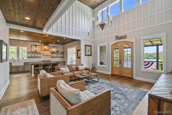 722 Lakeshore Drive